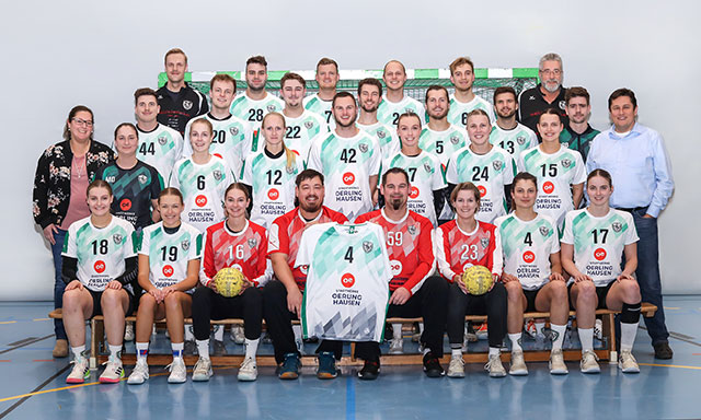 Die Damen- und Herrenmannschaft des TSV Oerlinghausen mit ihren neuen Trikots