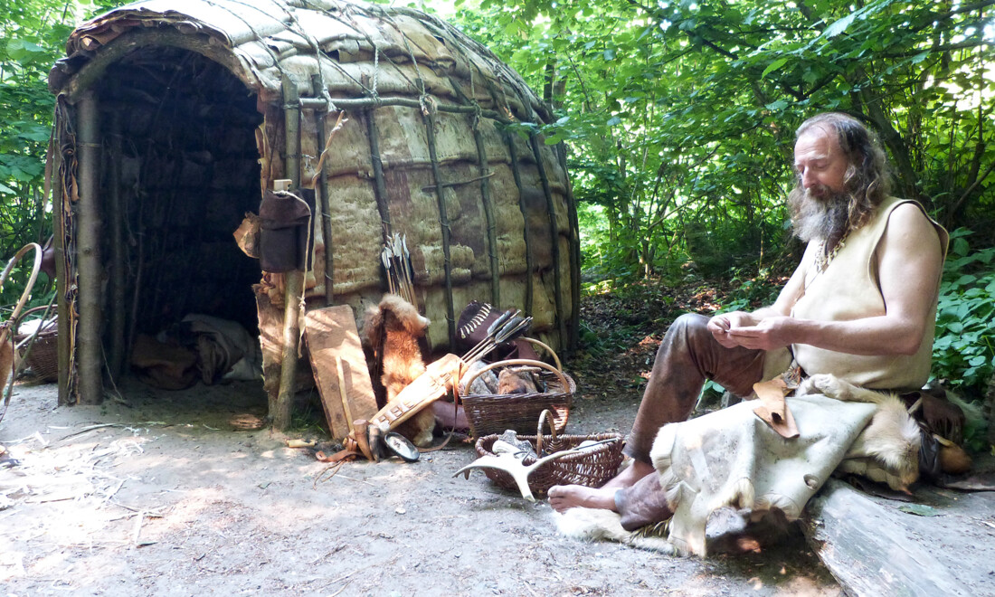 Hütte im Archäologischen Freilichtmuseum