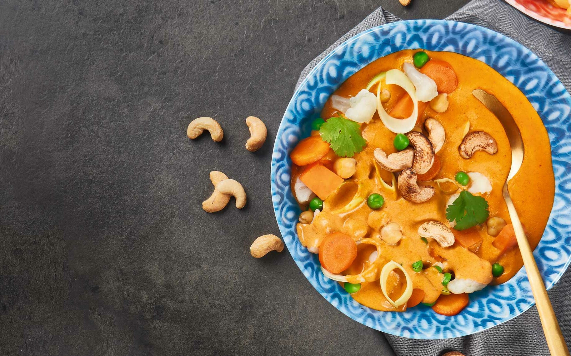 Gemüse-Curry mit Blumenkohl, Süßkartoffeln und Kichererbsen
