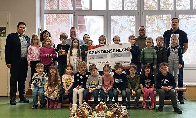 Spenden-Übergabe im Evangelischen Familienzentrum Helpup