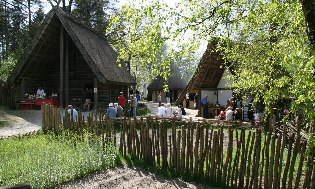 Gebäude im Archäologischen Freilichtmuseum