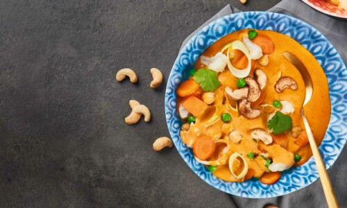 Gemüse-Curry mit Blumenkohl, Süßkartoffeln und Kichererbsen