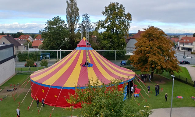Zirkuszelt des Zirkusprojekts Grundschule Helpup